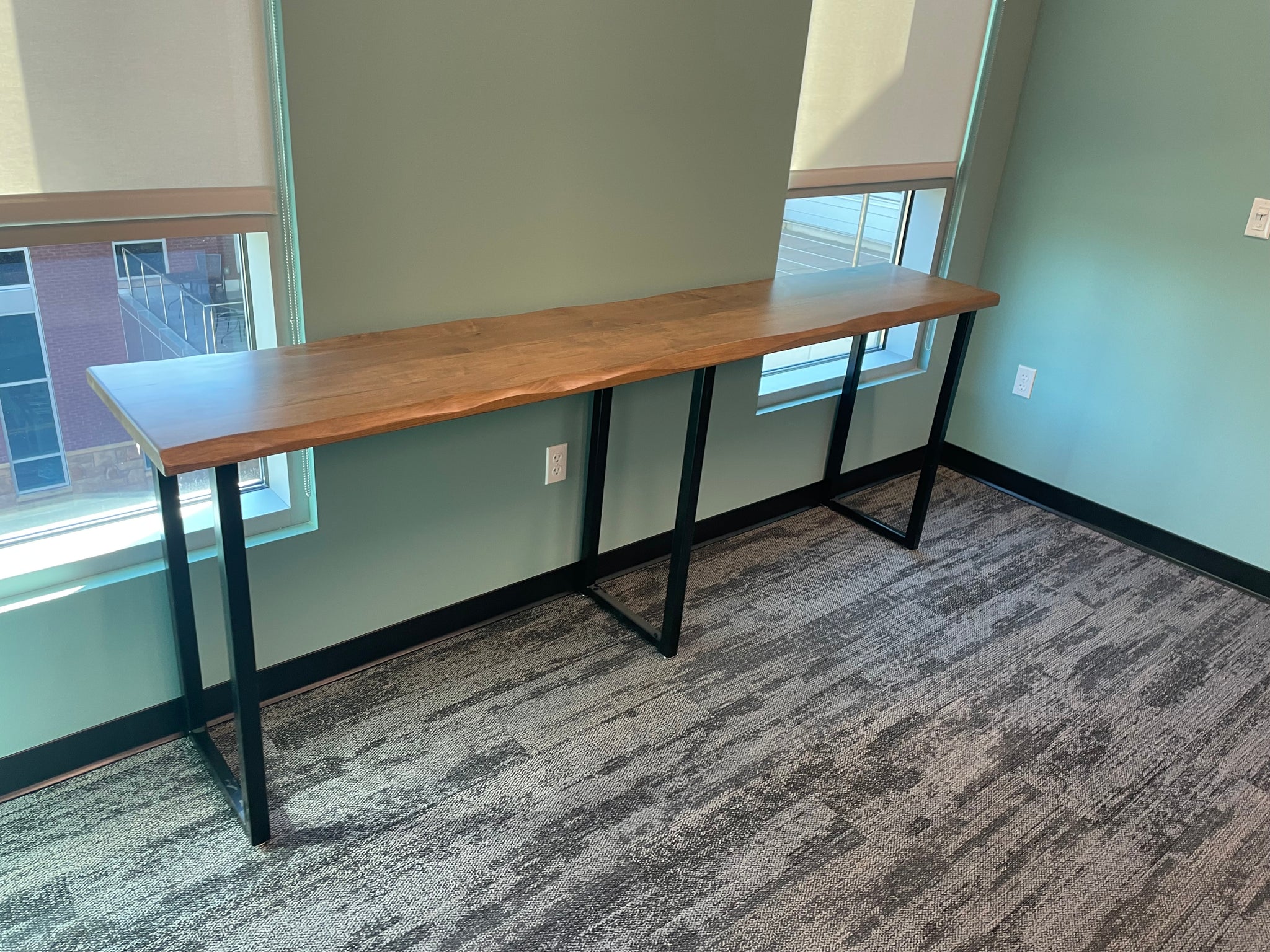 Metal U Leg style Desk