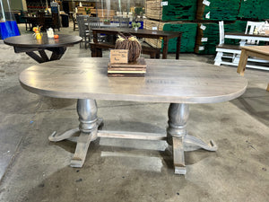 Stunning oval dining table 6 foot