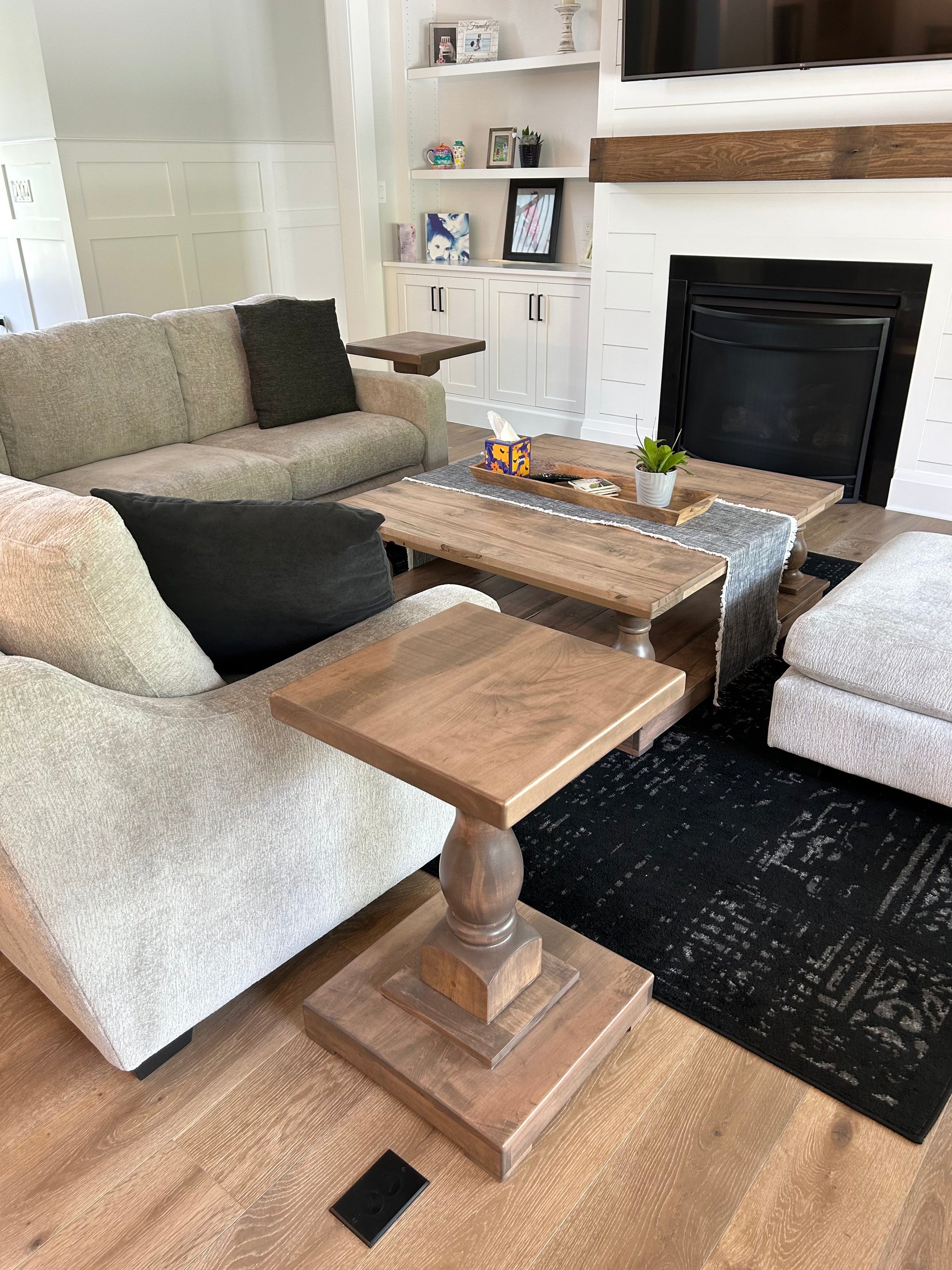Balustrade Style End Table