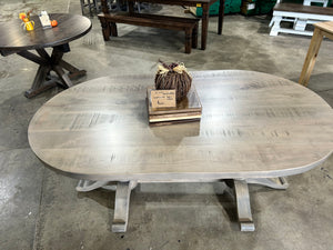 Stunning oval dining table 6 foot