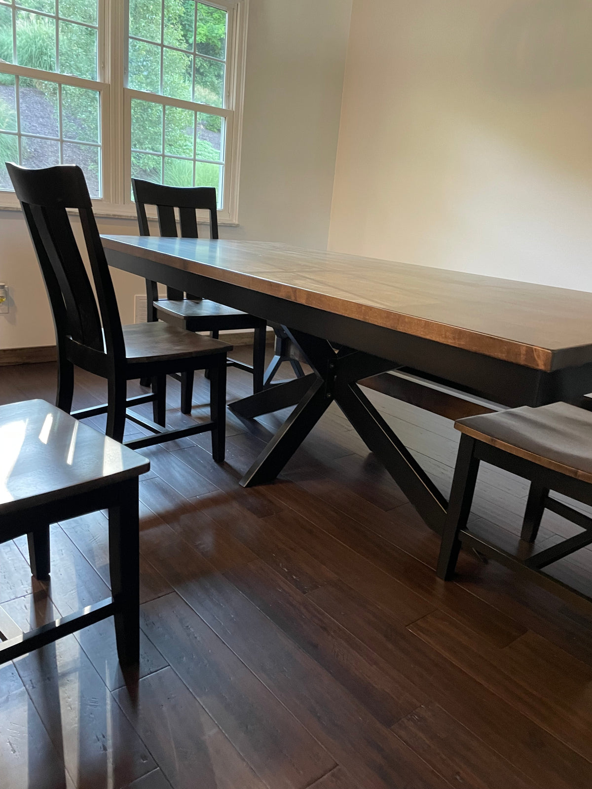 Metal Pedestal Dinning Table