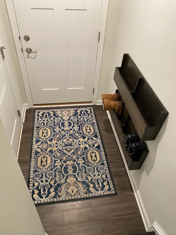 Wall shoe rack