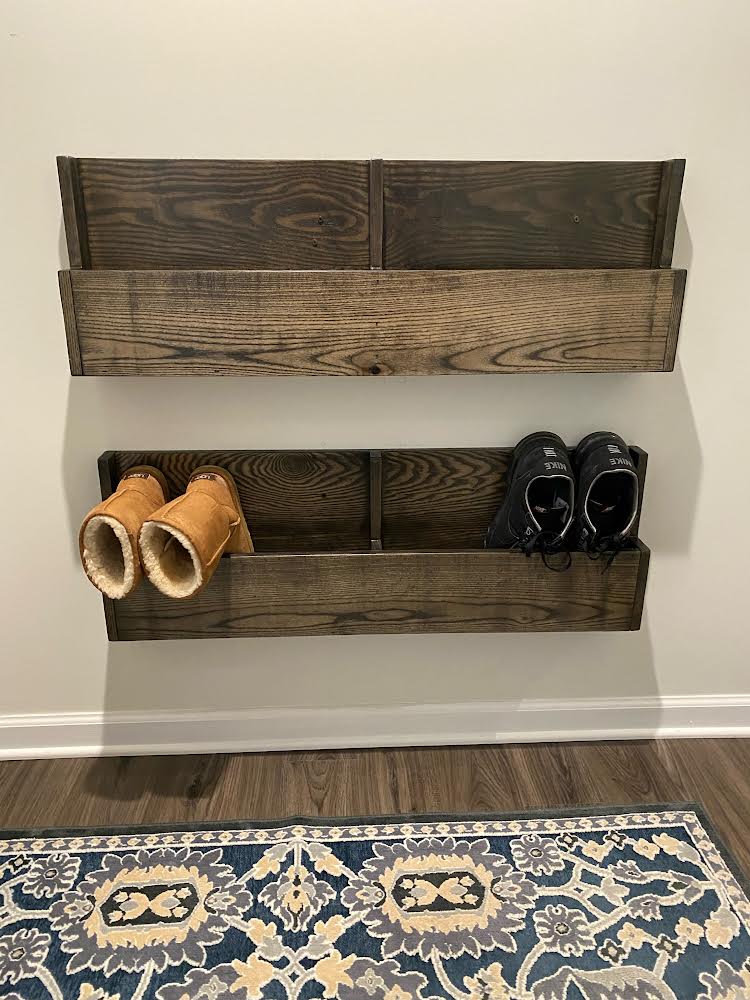 Wall shoe rack
