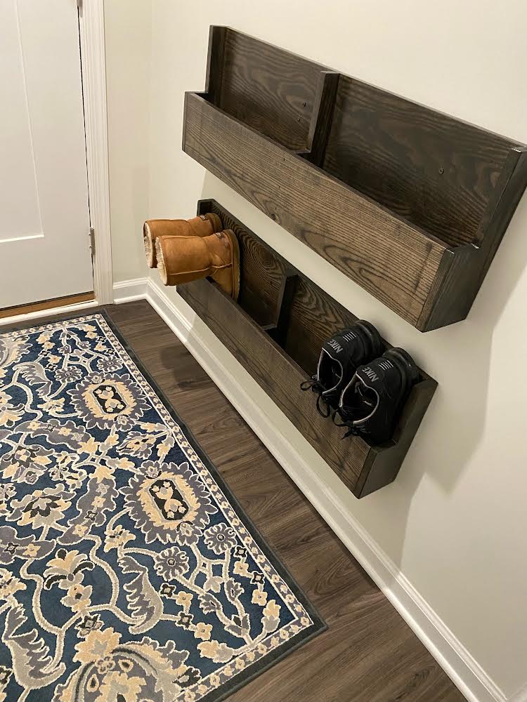 Wall shoe rack
